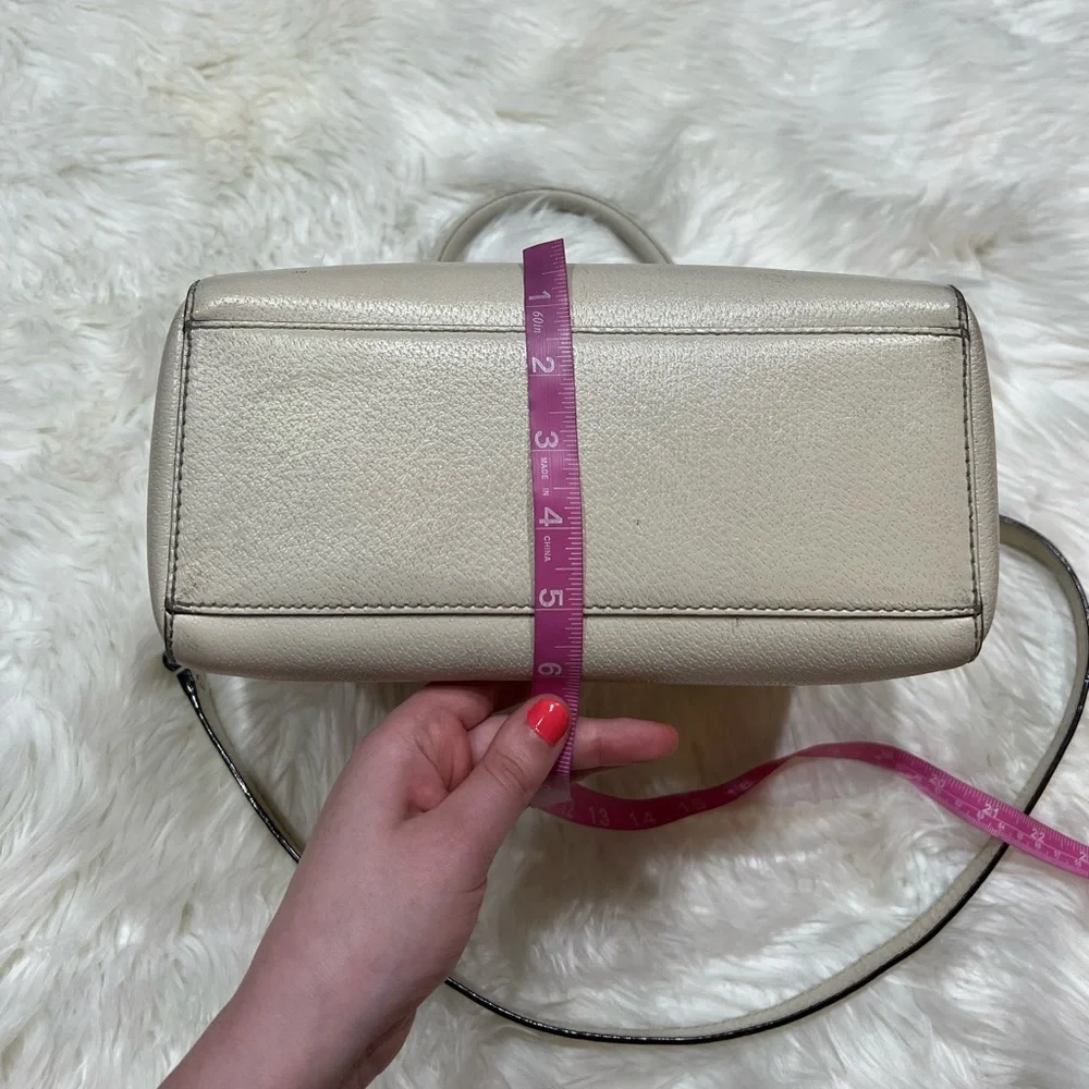 Kate Spade vintage beautiful 100% cow leather off white cream purse satchel